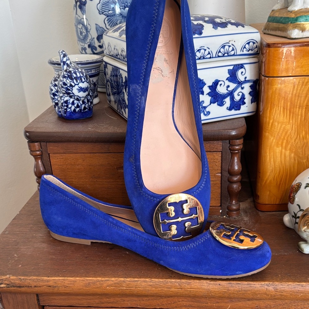 TORY BURCH Blue Suede Flats with Gold Accent 9M
